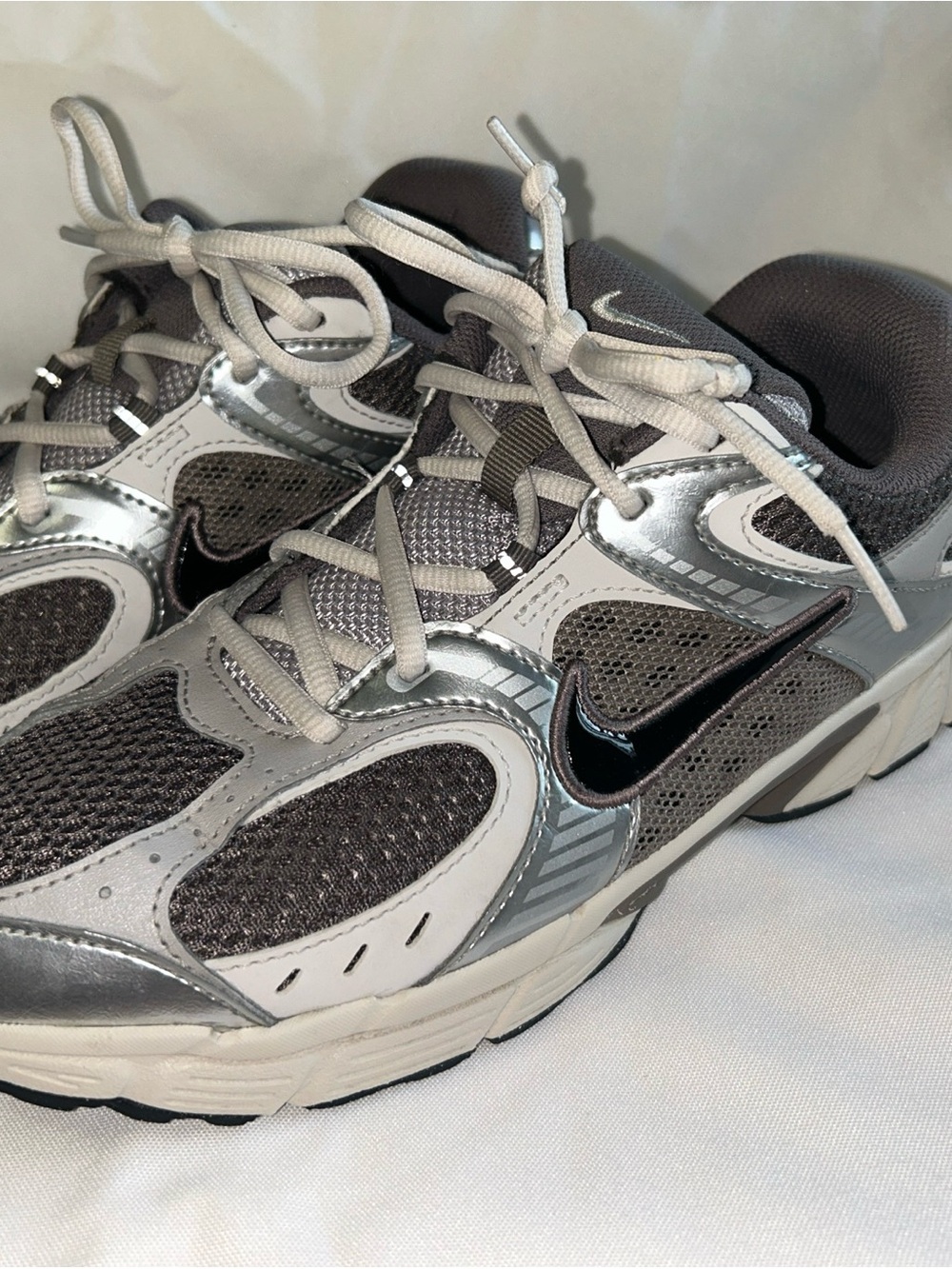 Nike Gray & Silver Mesh Running Shoes with Black Swoosh size 7 Y